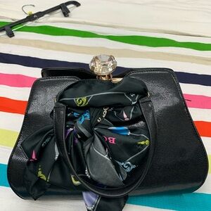 Pre-Loved Black Boutique Bag With Kisslock Closure